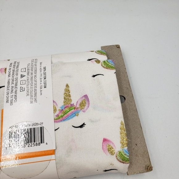 New Loops & Threads One Yard Fabric Cotton Sparkle Unicorns - Picture 6 of 9